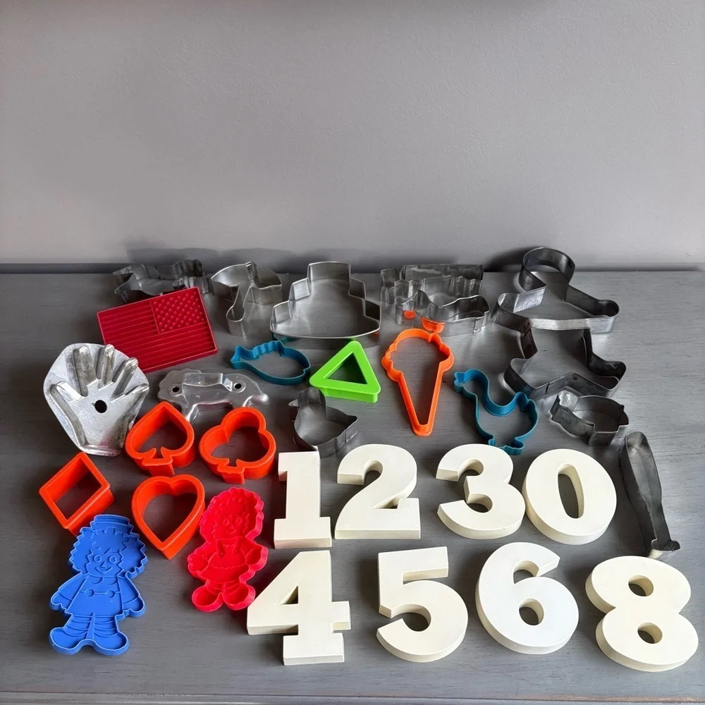 Large Lot of 30 VTG Cookie Cutters Baking Play-Doh Cake Hand Numbers Flag Duck
